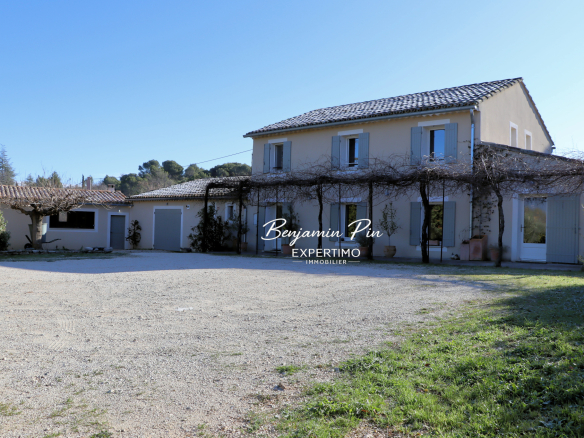 Renovated farmhouse in Apt