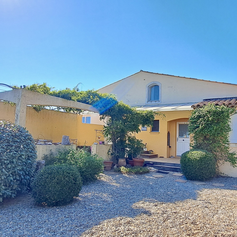 (30220) Aigues-Mortes – Maison de maître au coeur d’un hameau