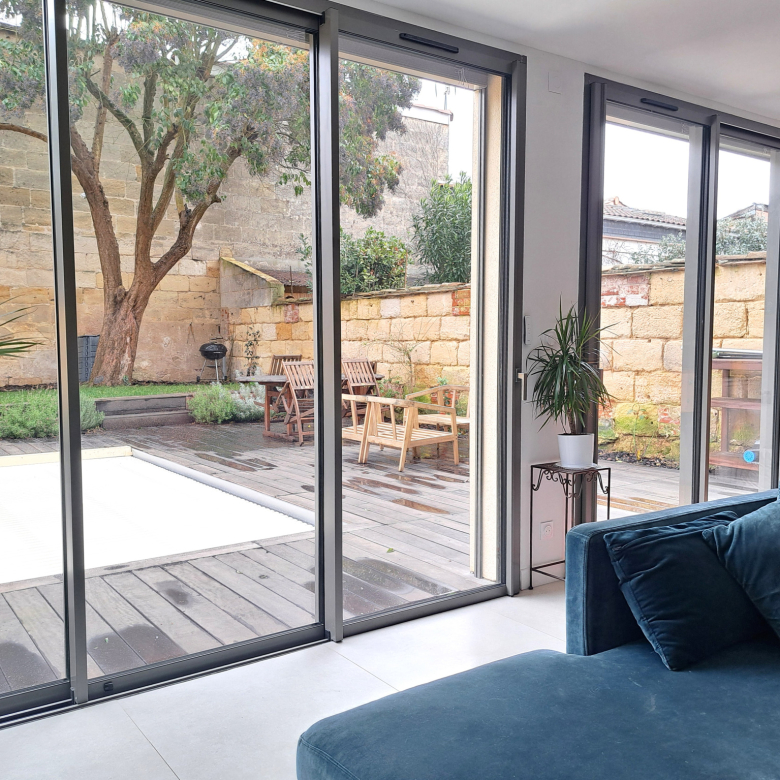 CORPS DE FERME AU CARRE AVEC 2 SPAS ET UN APPARTEMENT DE TYP