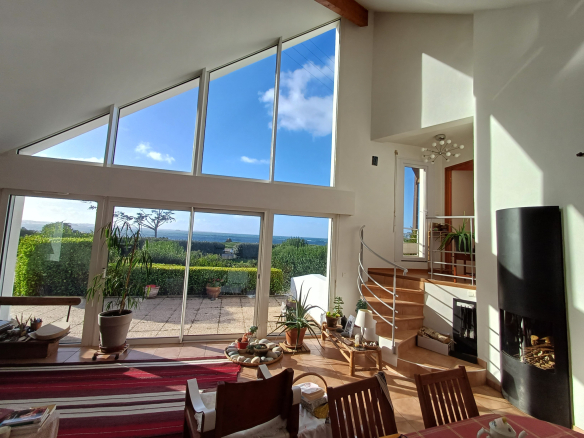 Plougasnou, Samson, maison d’architecte pleine vue mer.