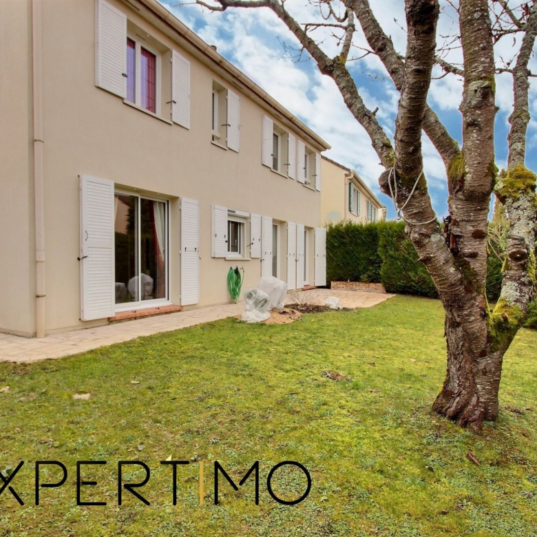 Charming property with 1.6 hectare park in Dirinon Aux