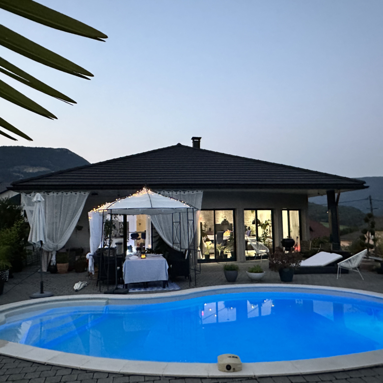 AUX PORTES DE VAISON-LA-ROMAINE – PROPRIETE EN PIERRE SUR TE