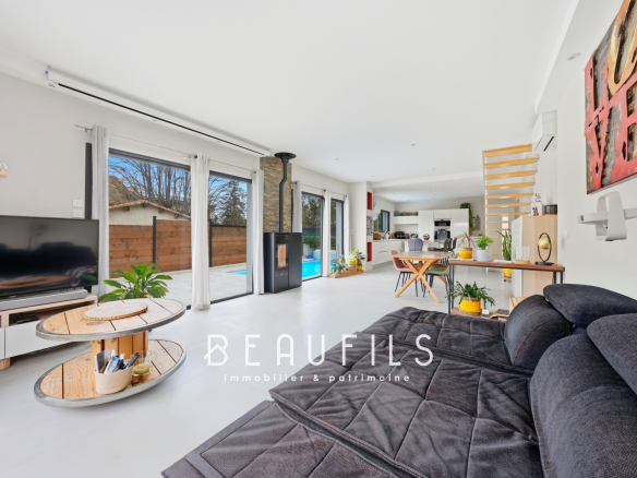 Maison 5 pièces avec piscine chauffée et garage