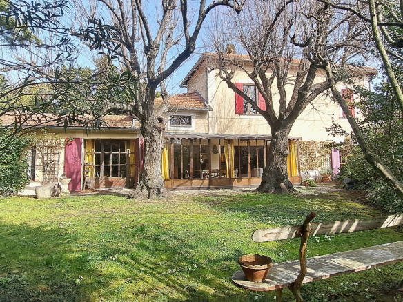 A favorite spot on the banks of the Sorgue - Thor town center