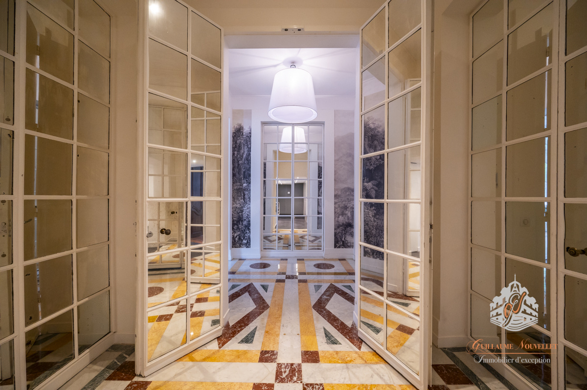 Avenue Hoche – near Parc Monceau – Exceptional apartment