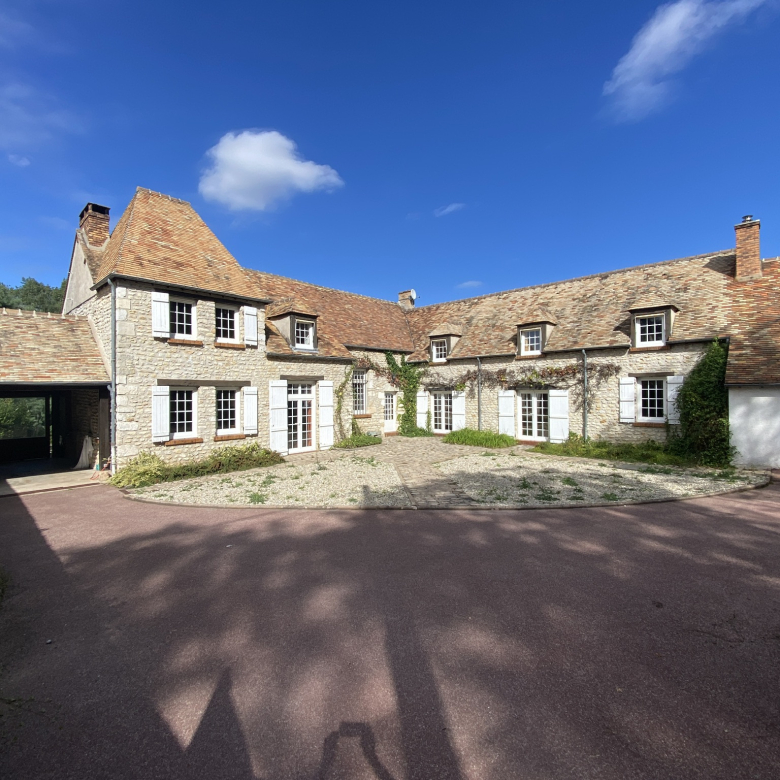 Exclusive to Expertimo: A characterful house offering elegance