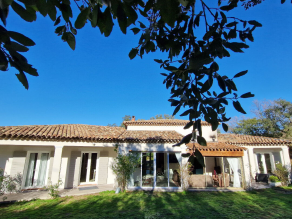 Golfe de St-Tropez villa récente 205 m2 8 pièces, 5 chambres