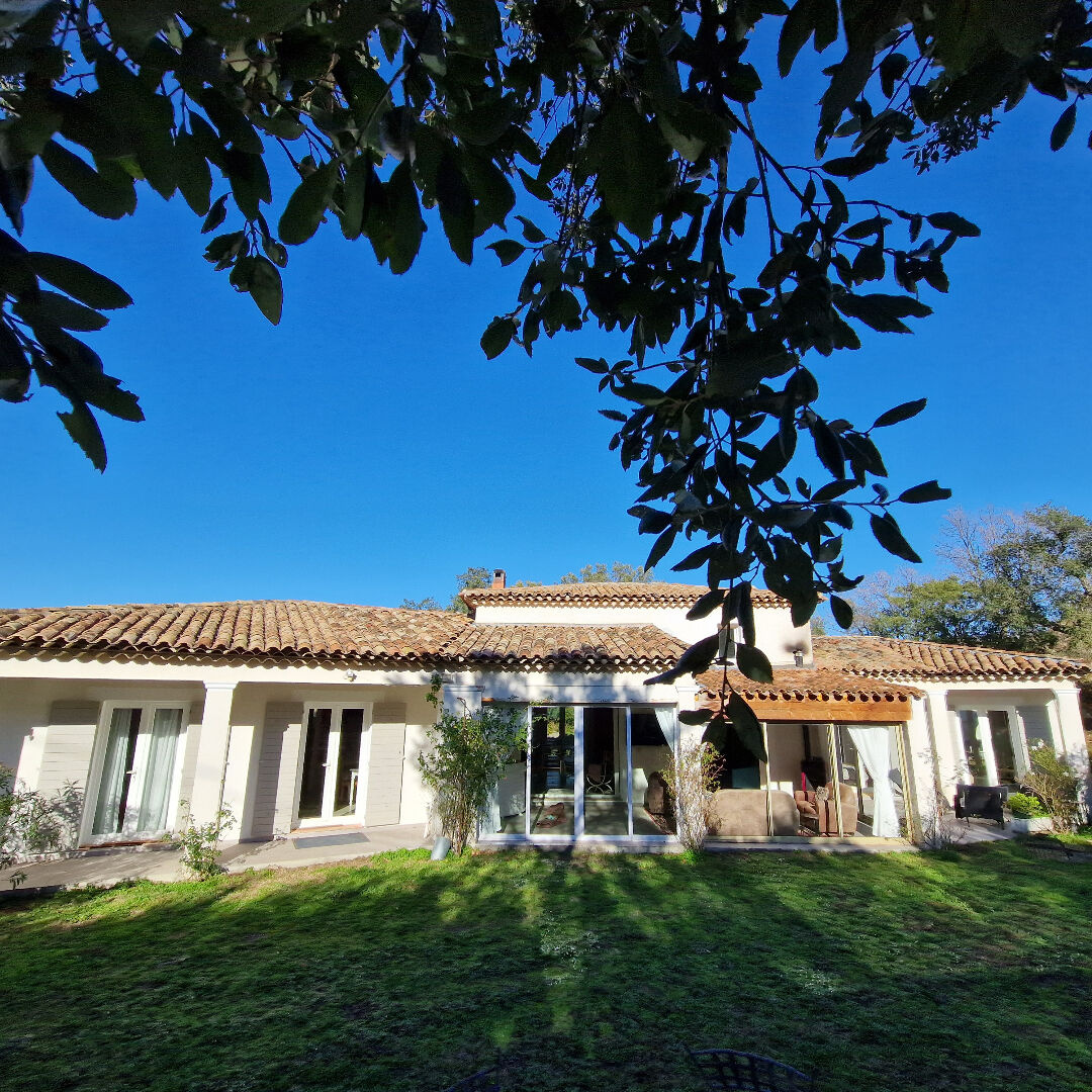 Golfe de St-Tropez villa récente 205 m2 8 pièces, 5 chambres