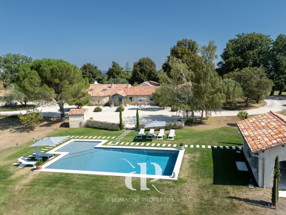 Luxury property with guest house and two swimming pools