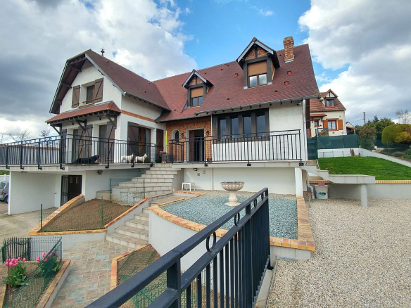 Rare sur les hauteurs d’Argenteuil   Maison de caractère ave