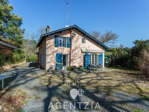 Bayonne propriété de charme avec parc arboré, étang et accè