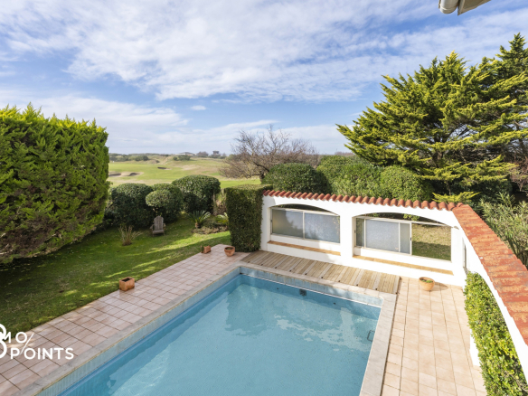 300m2 villa with POOL on the Chiberta GOLF course, bordering
