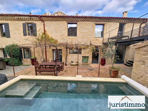 Charming village house, 196m2 – Roquemaure 30150