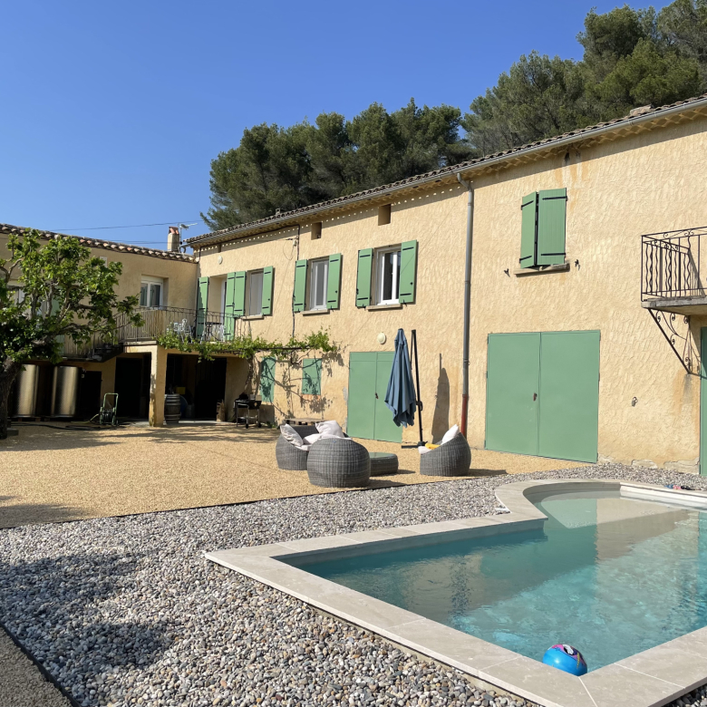 Villa de luxe avec vue sur la mer dans un domaine de golf prestigieux