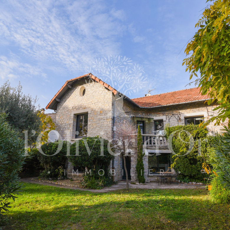Exceptional 4/5 bedroom apartment facing the sea — 120 m2 of living space