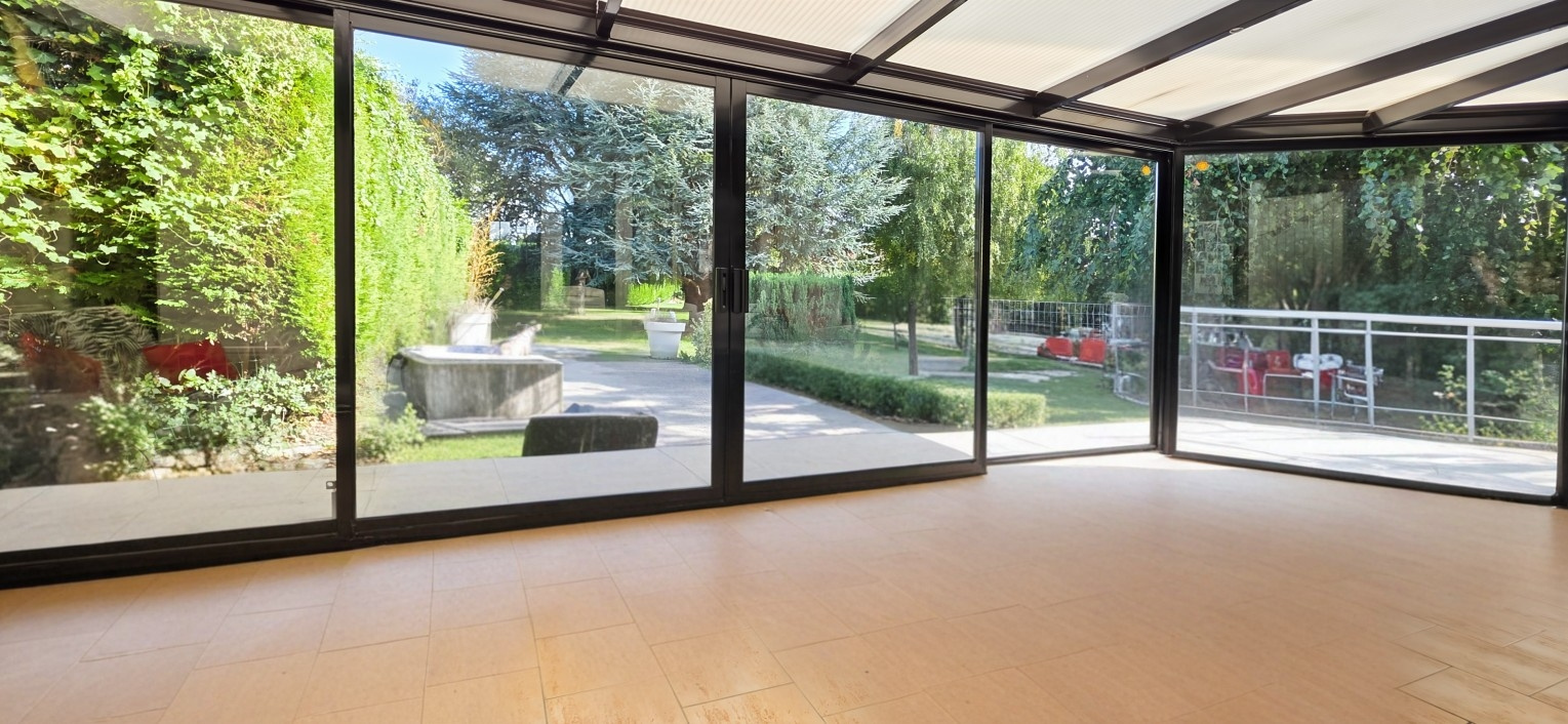 Elegant family property on the heights of Vétraz-Monthoux with Mont Blanc views.