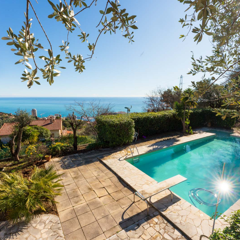 Exceptional and rare in the area: Beautiful residence, House of