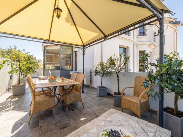 SOLE AGENT – BELLE ÉPOQUE APARTMENT WITH TERRACE – Entire 2n