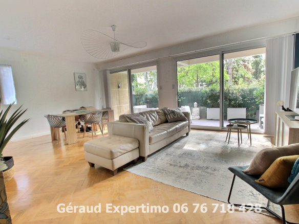 Appartement familial avec terrasses et stationnement  Tout A