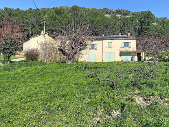 Property with bed and breakfast, self-catering cottage and swimming pool in the surrounding area