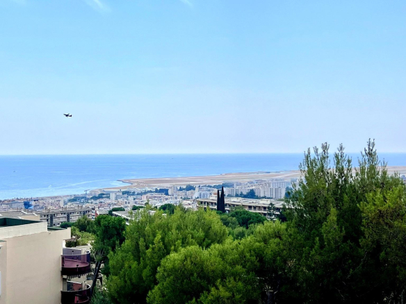 Magnificent apartment with panoramic sea views