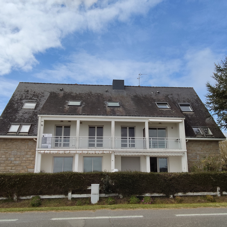 Propriété de charme au pied du château de Mondragon composée