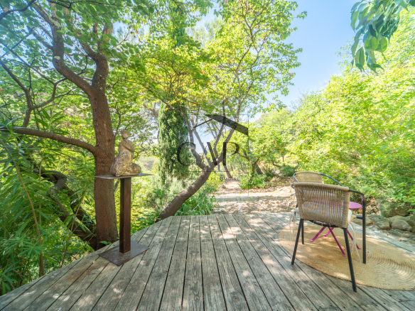 Beautiful property 2 km from the centre of Aix, 243 m2 of living space