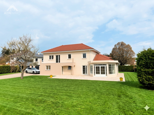 Maison 8 Pièces 205 m2