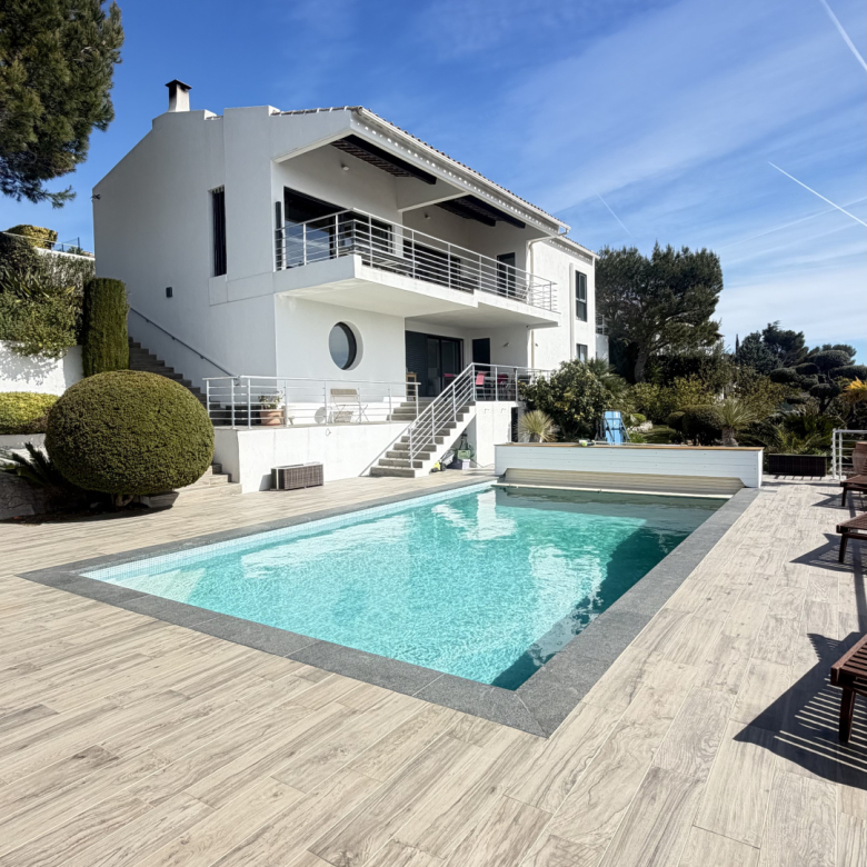 ASCAIN Maison rénovée avec piscine chauffée en pierre de Bal
