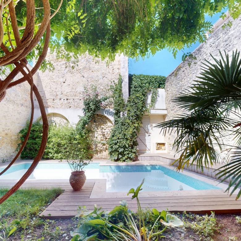 Superbe maison contemporaine avec piscine chauffée et vue dé