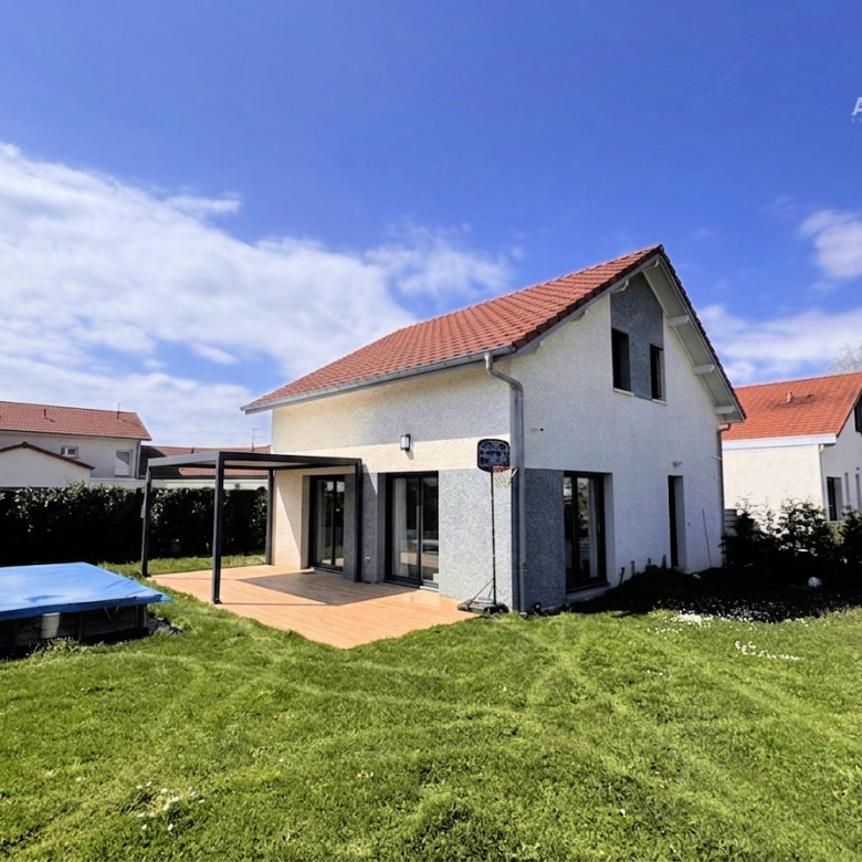 Deux habitations + dépendances – 310 m2 sur 3 570 m2   Fort