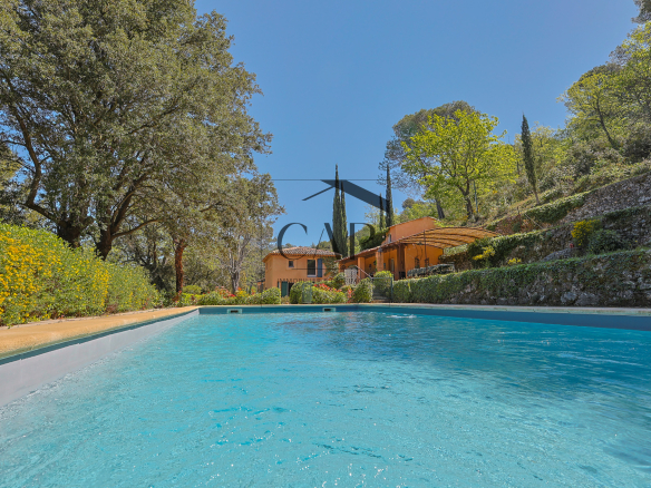 Propriété confidentielle sur 3,7 hectares à Aix-en-Provence