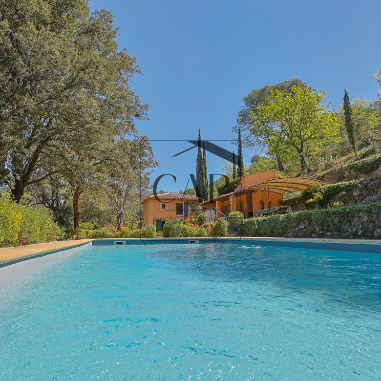 Deux habitations + dépendances – 310 m2 sur 3 570 m2   Fort