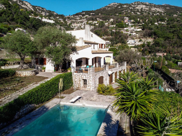 Provençal villa offering panoramic sea views in La