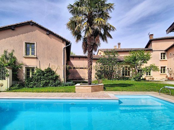 Charming property ideal for a large family, inter-project