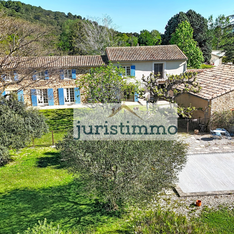 Belles  prestations  et  espace  bien-être  à Theix