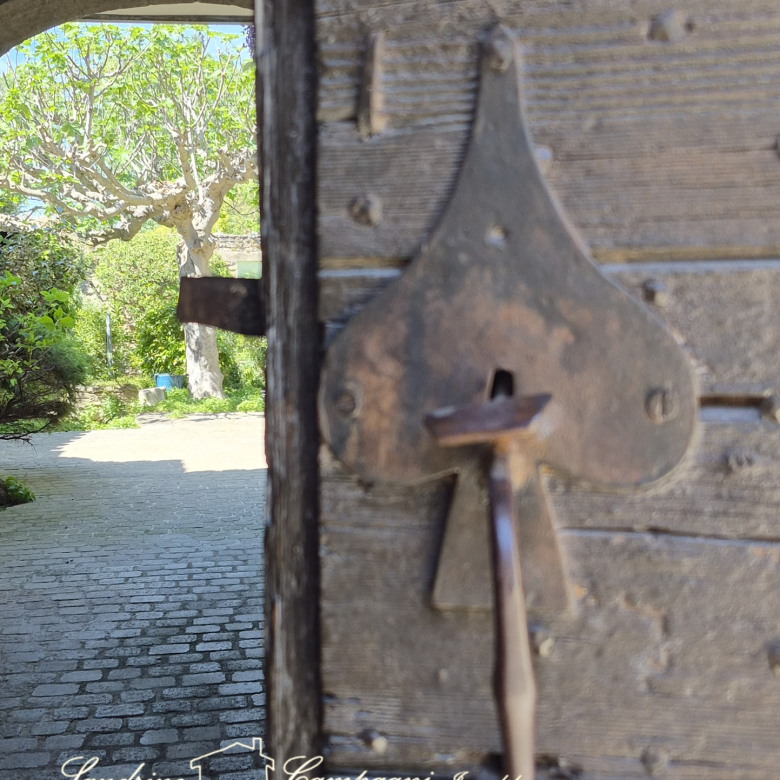 CORPS DE FERME de 1804 et villa de 1960 vue imprenable du Lu