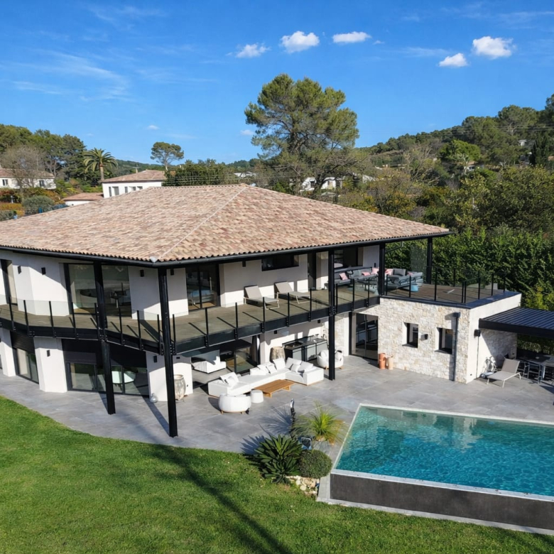 BASTIDE / MAISON – AUBAGNE – 362 m2 sur terrain de 9753 m2 –