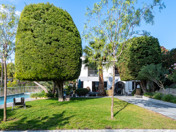 Superbe Maison 217m2, Piscine,Garage, Roucas – Endoume