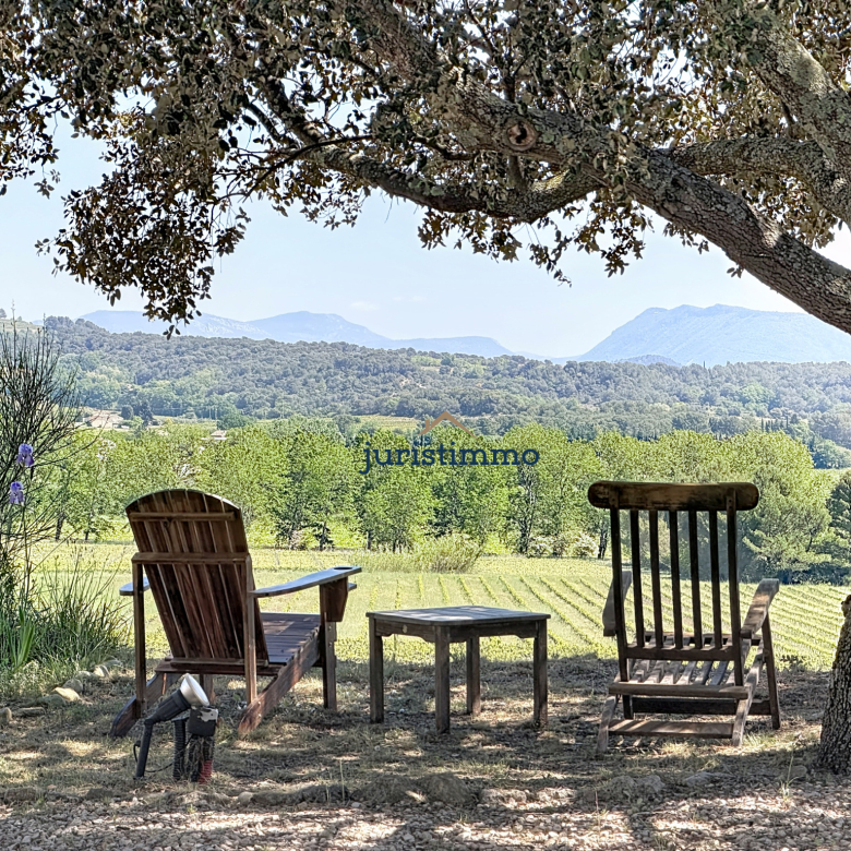 Une propriété provençale confidentielle dans un écrin de ver