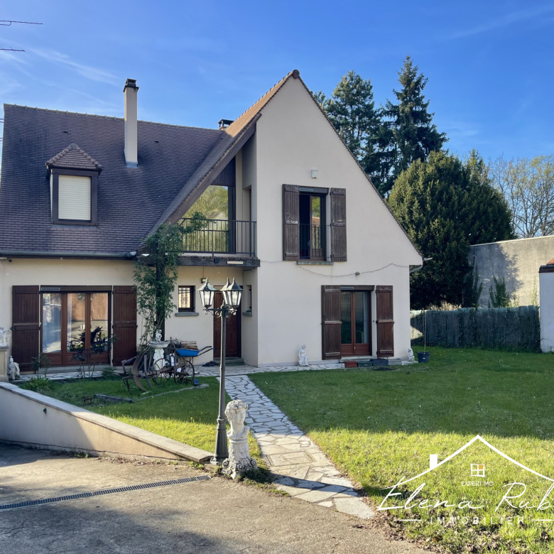 Valeilles  Maison avec 5 chambres, granges, piscine  6,6 hec