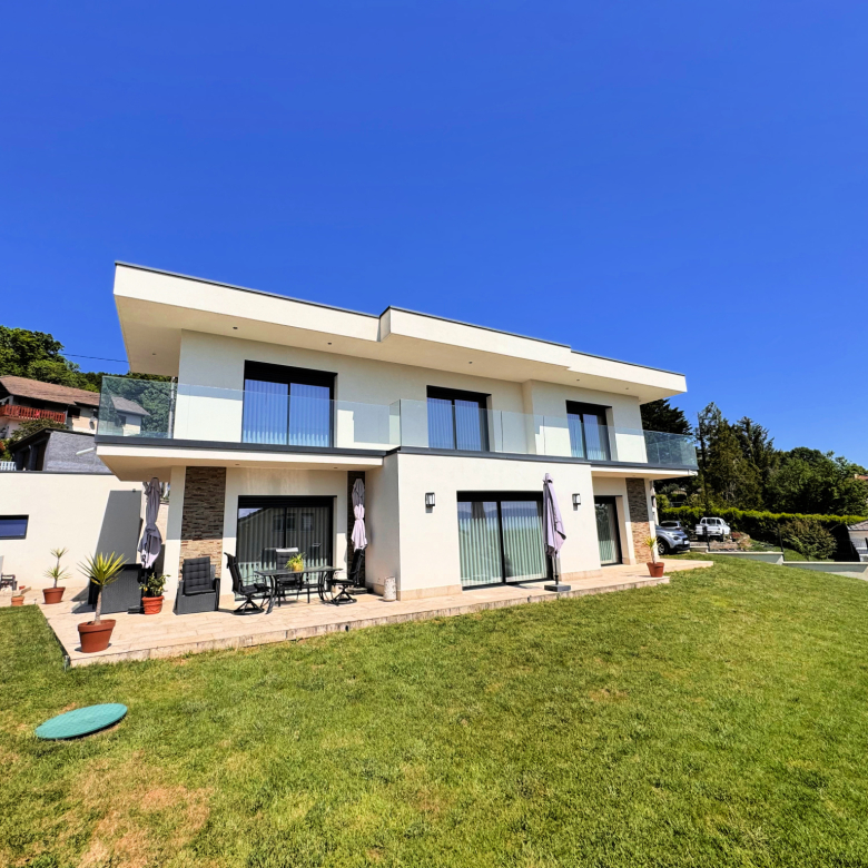 Splendide Duplex / Maison de Ville de 93 m² – Espace extérieur – Grande hauteur sous plafond