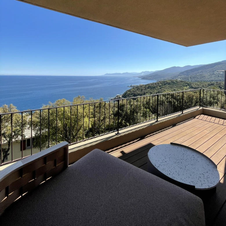 PROCHE CENTRE – REZ DE JARDIN – CHALET ARCADIA