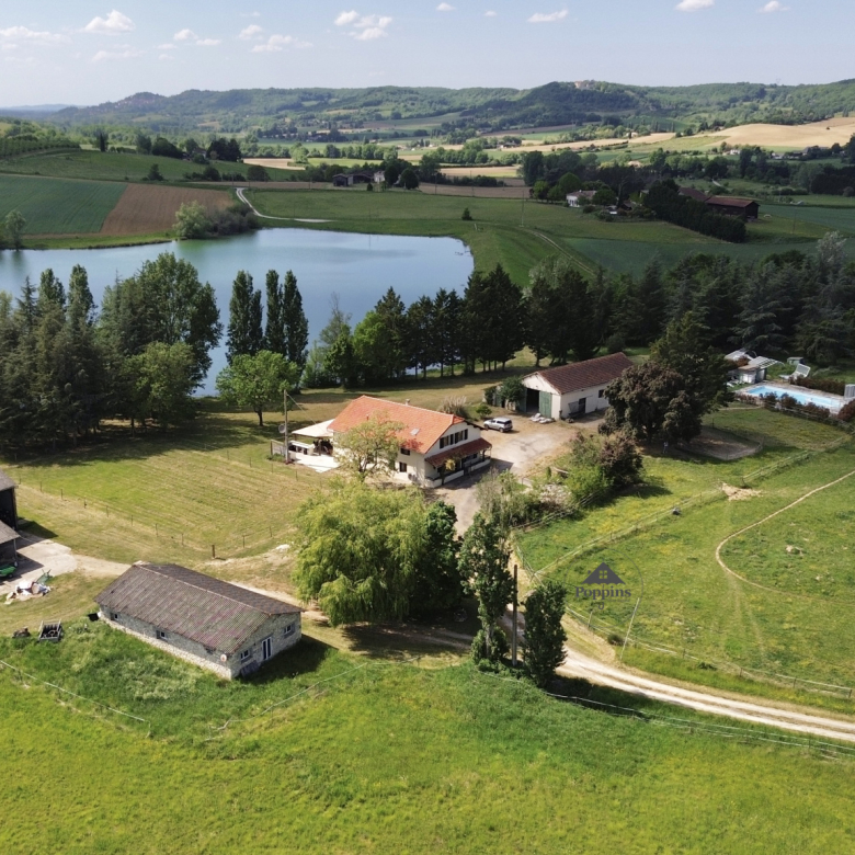 Saint-Laurent-d'Aigouze – Characterful 19th-century house with
