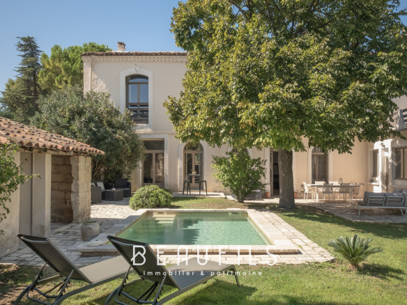 Saint-Laurent-d'Aigouze – Characterful 19th-century house with