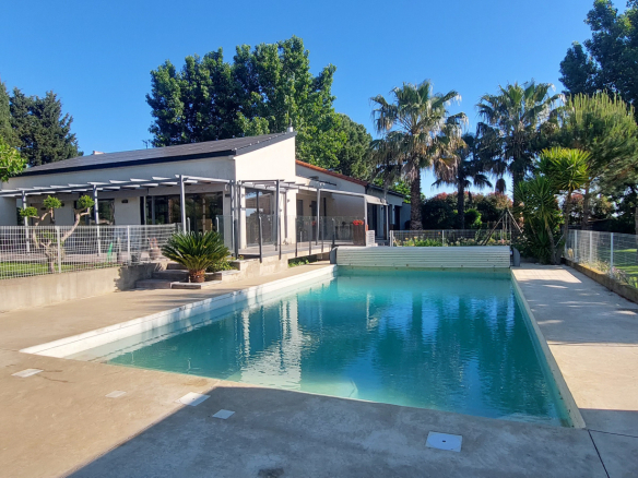 Architect-designed villa between land and sea