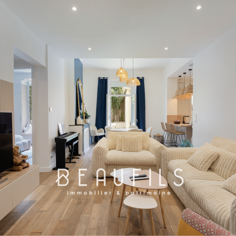 House to renovate in a quiet location with views of La Rhune