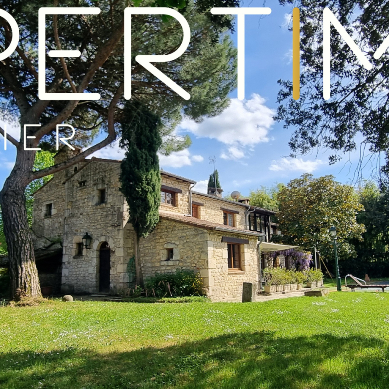 VILLA de plain pied au coeur de la Garrigue avec PISCINE COUV