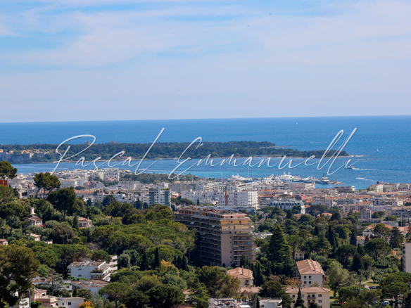 Le Cannet – les Collines – appartement de type T4 au dernier
