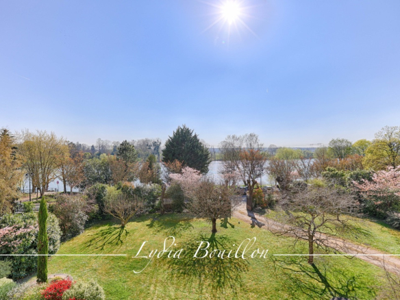 Maisons-Lafitte Propriété de 10 pièces avec parc et piscine